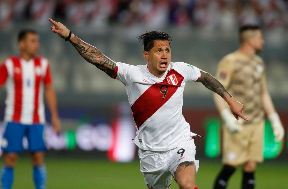 Lapadula se siente responsable de llevar o no a Perú al Mundial. AFP