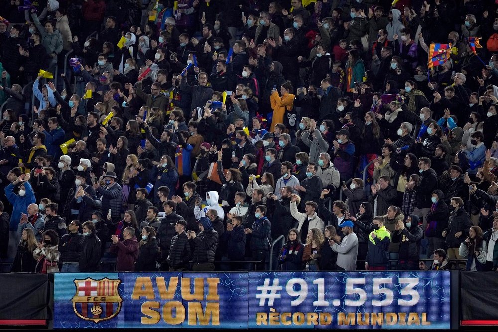 El 'Clásico' femenino batió el récord mundial de asistencia. EFE