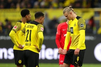 RB Leipzig atropelou e goleou o Borussia Dortmund por 4 a 1. EFE/EPA/FRIEDEMANN VOGEL