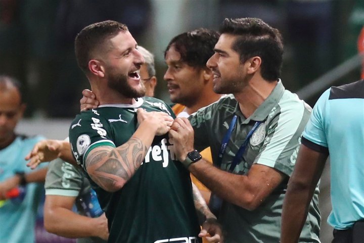 Zé Rafael renova com o Palmeiras até 2026