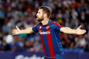 Levante have informed that Shkodran Mustafi has returned to Munich to complete his recovery from the injury he suffered to his left rectus femoris. In the coming days, he will return to Spain to complete his rehabilitation in Valencia.