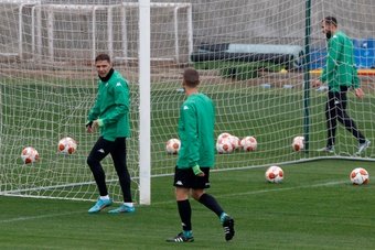 Canales and Borja Iglesias ready for the business end. EFE