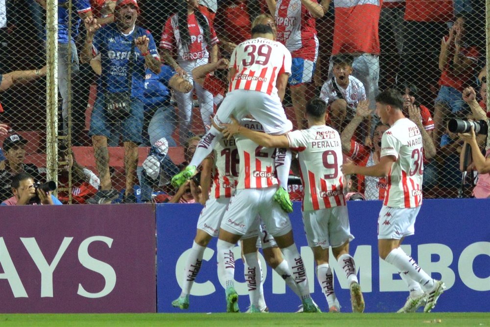 El argentino Unión venció a Peñarol en una larga tanda de penaltis. EFE