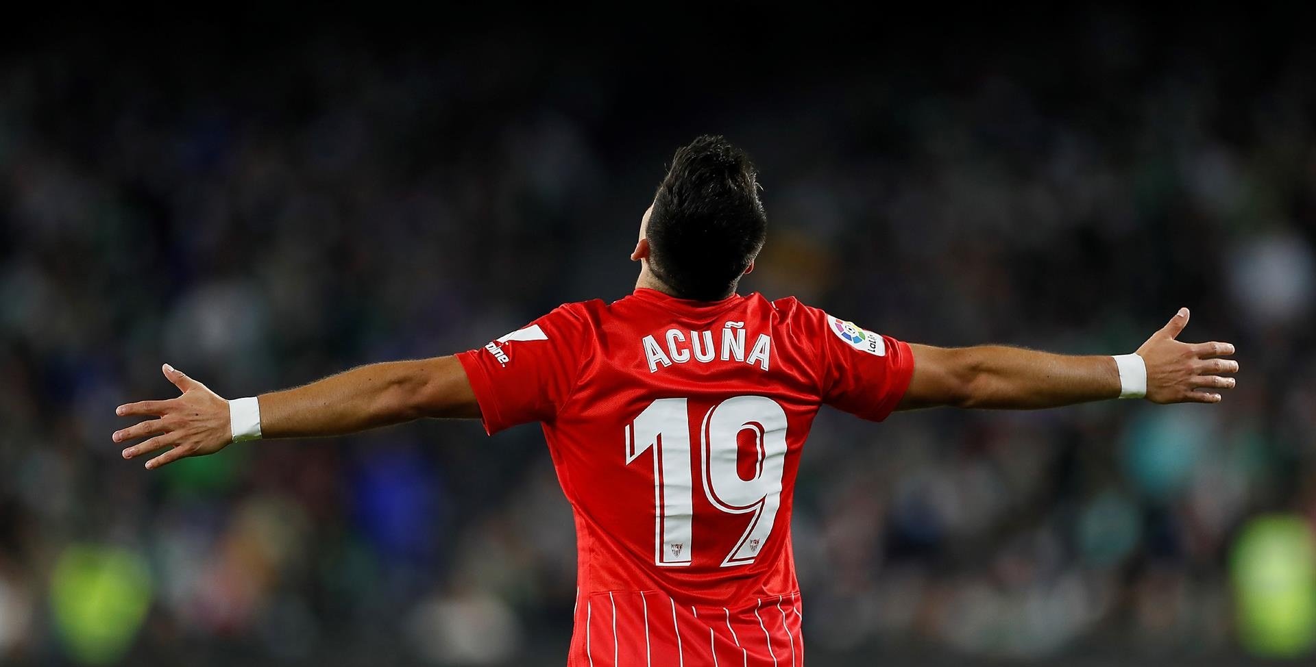 Sevilla keep an eye on Ten Hag: he wants Acuna for his United team