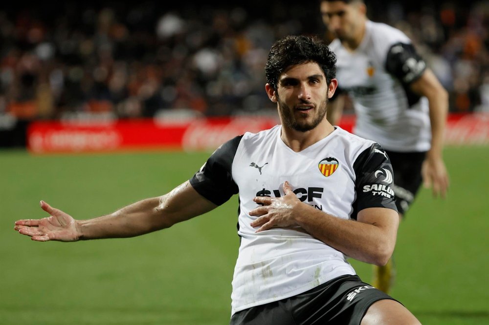 El delantero portugués del Valencia CF Gonçalo Guedes celebra un gol en una imagen de archivo. EFE/Juan Carlos Cárdenas
