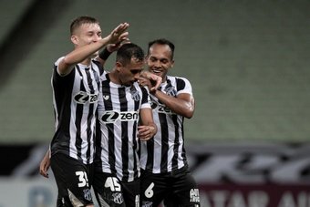 5 jugadores de Ceará, de fiesta tras perder ante RB Bragantino. EFE