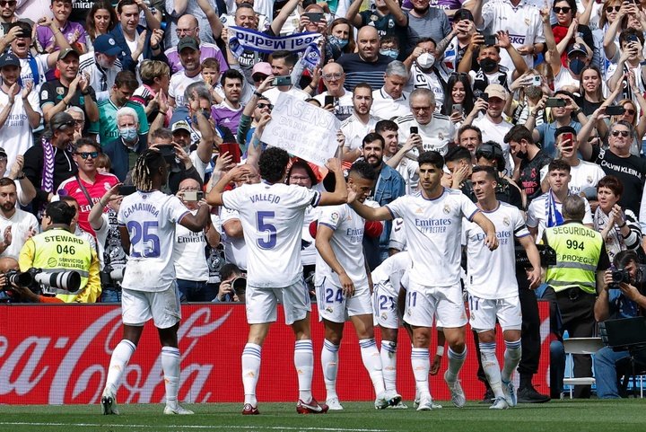 The Bernabeu shouted out Cristiano's name in the 7th minute. EFE