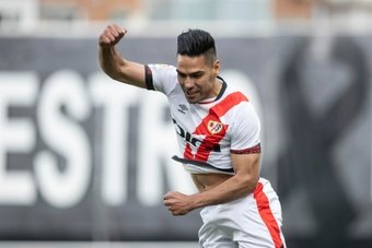 Atacante do Rayo Radamel Falcao celebrando o gol.EFE/Rodrigo Jiménez