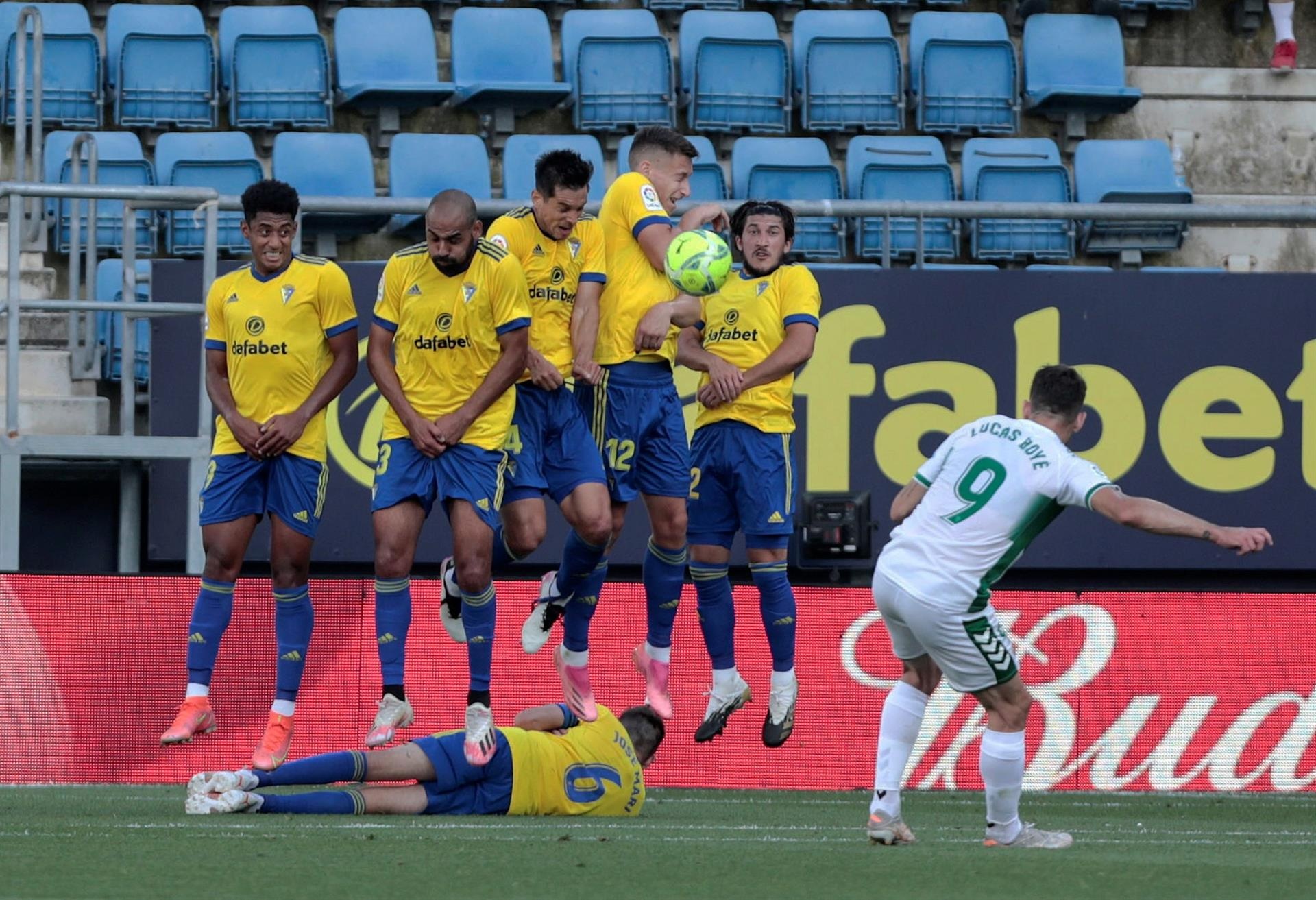 La historia da la razón al Cádiz ante el Elche en el Carranza