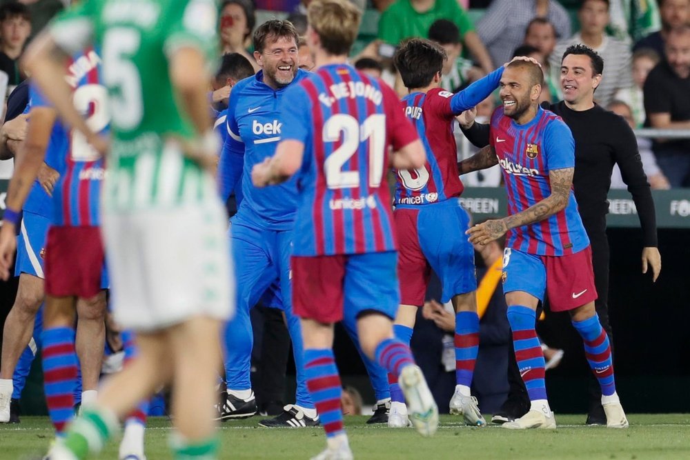 O elenco do Barcelona se despediu da temporada com um jantar. AFP