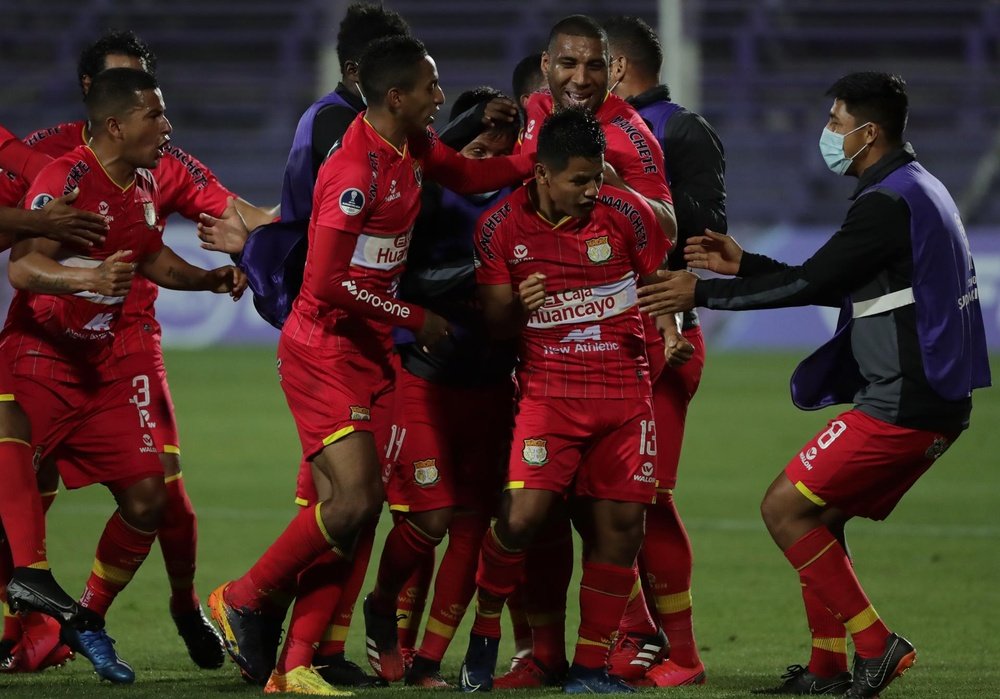 Sport Huancayo se impuso por 2-1 a Nacional. EFE