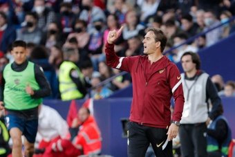Atletico and Sevilla combat for 0.33 in La Liga