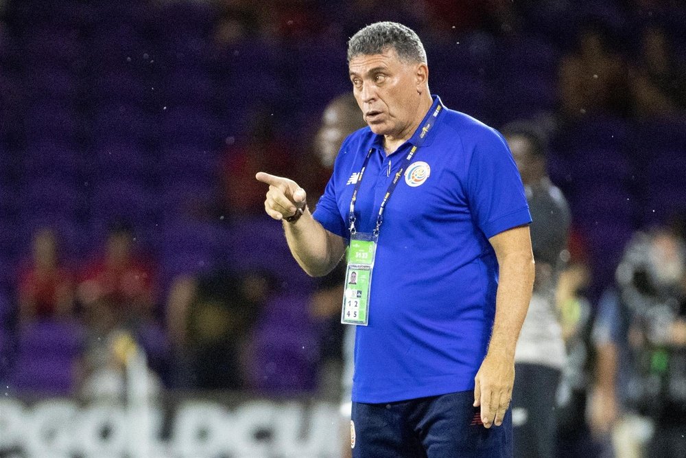 Luis Fernando Suárez, feliz tras la clasificación de Costa Rica. EFE