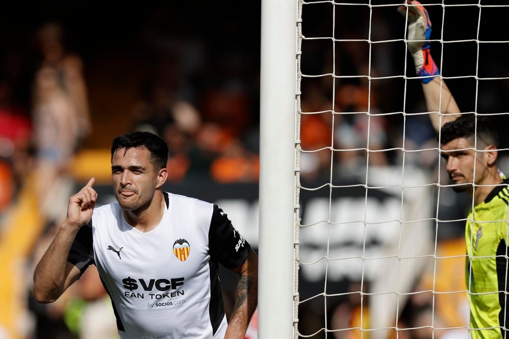 Maxi Gómez se quedará en el Valencia. EFE