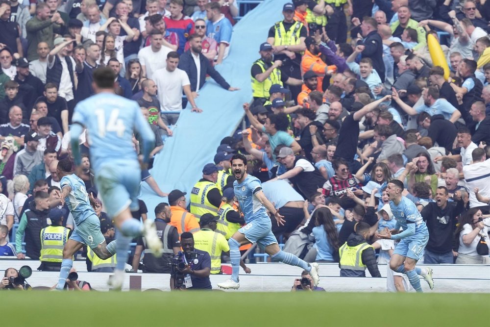 El Manchester City remontó al Aston Villa y es campeón de la Premier. AFP