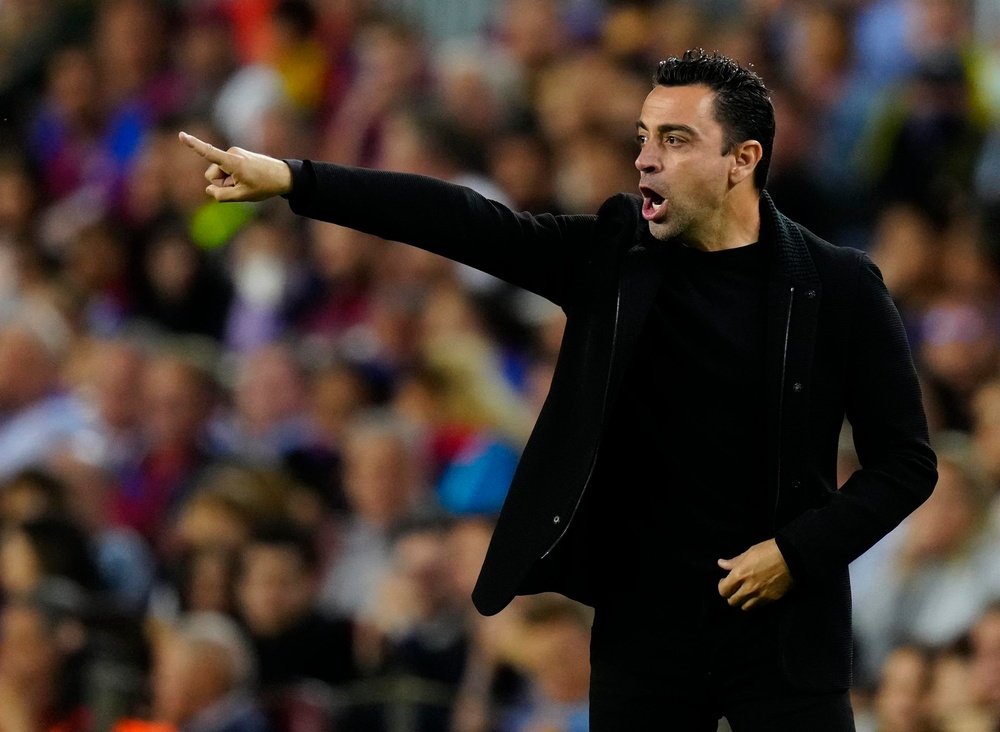 Los hombres de Xavi ya tienen dorsales. EFE