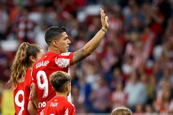 Sevilla e Real Sociedad tentam convencer Suárez. AFP