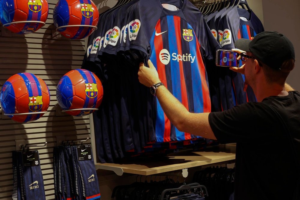Le Barça n'avait plus joué en blanc depuis la saison 1977-78. EFE