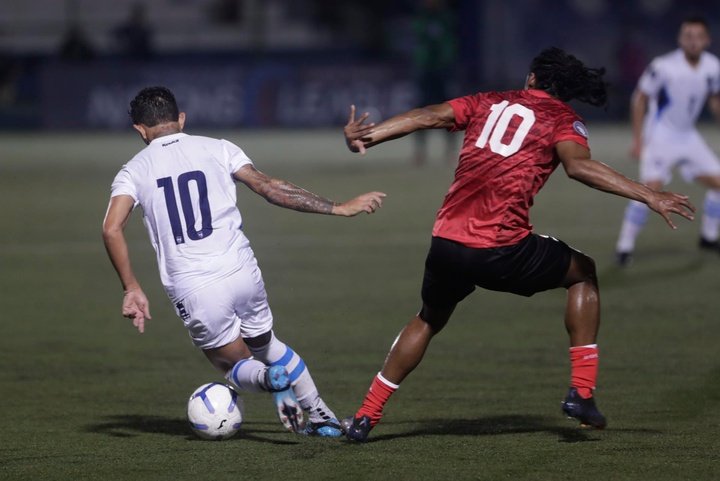 Trinidad y Tobago estrena victoria en la CONCACAF ante Surinam