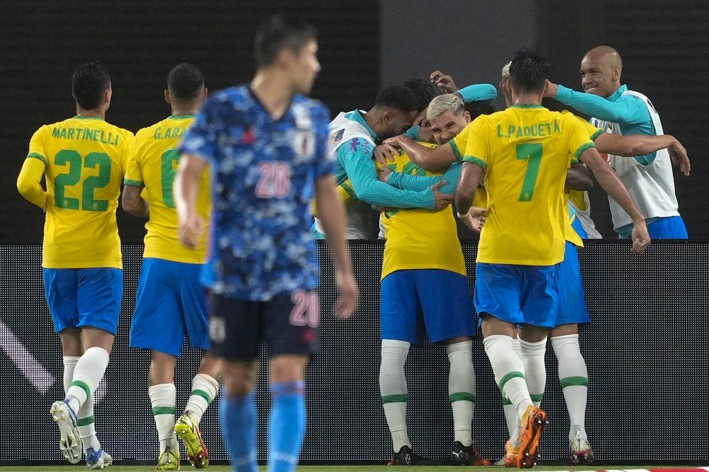 Brasil se impuso a Japón con un gol de Neymar de penalti. EFE