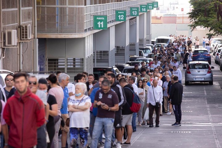 Febre de subida em Tenerife: filas intermináveis no estádio