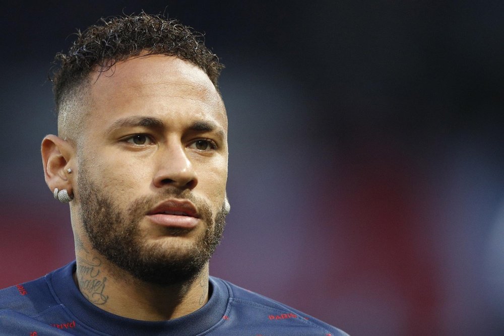 O Chelsea olha para Neymar a pedido de Thiago Silva.AFP