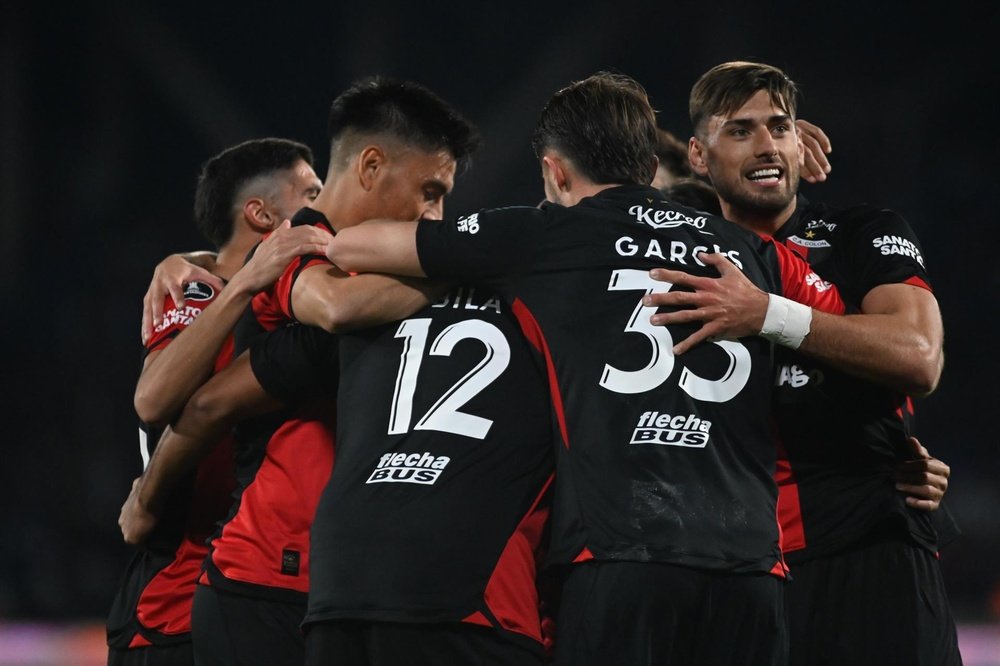 Colón y Belgrano se estrenaron en Copa con el pie derecho. EFE