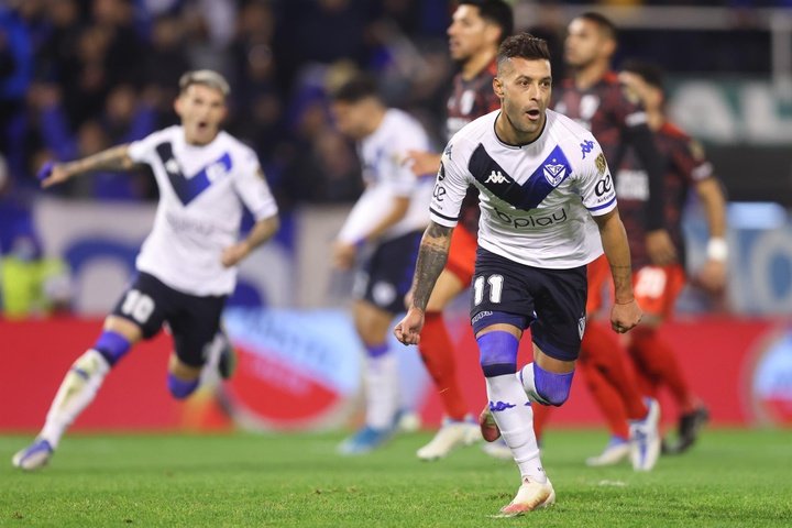 Vélez empató en el estreno goleador de Godín
