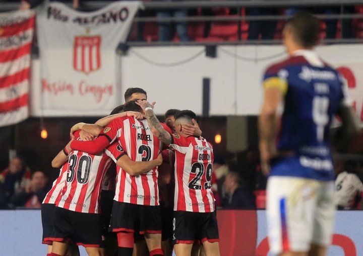 Estudiantes La Plata y Talleres golean; Argentinos Juniors cumple