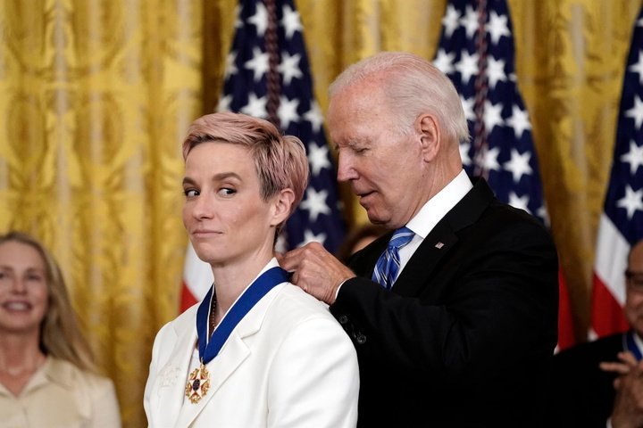 Rapinoe recibió la Medalla Presidencial de la Libertad de EE.UU.