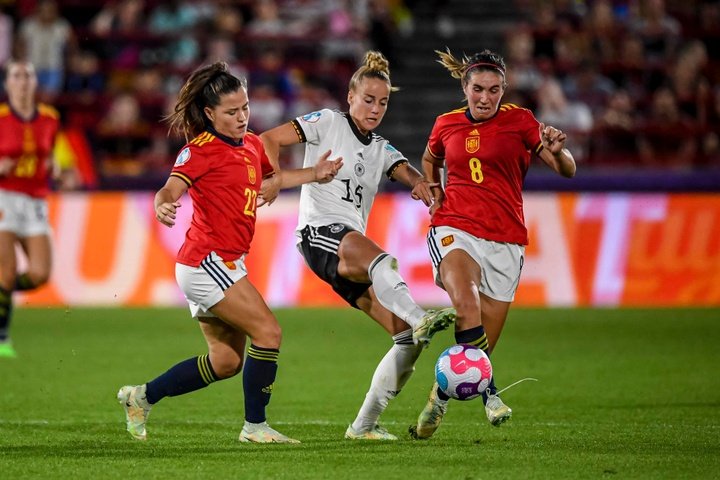A Espanha sente falta de Jenni e da Alexia: 44 remates, apenas quatro golos