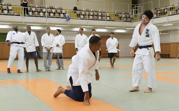 Mbappé, en una sesión de judo. EFE