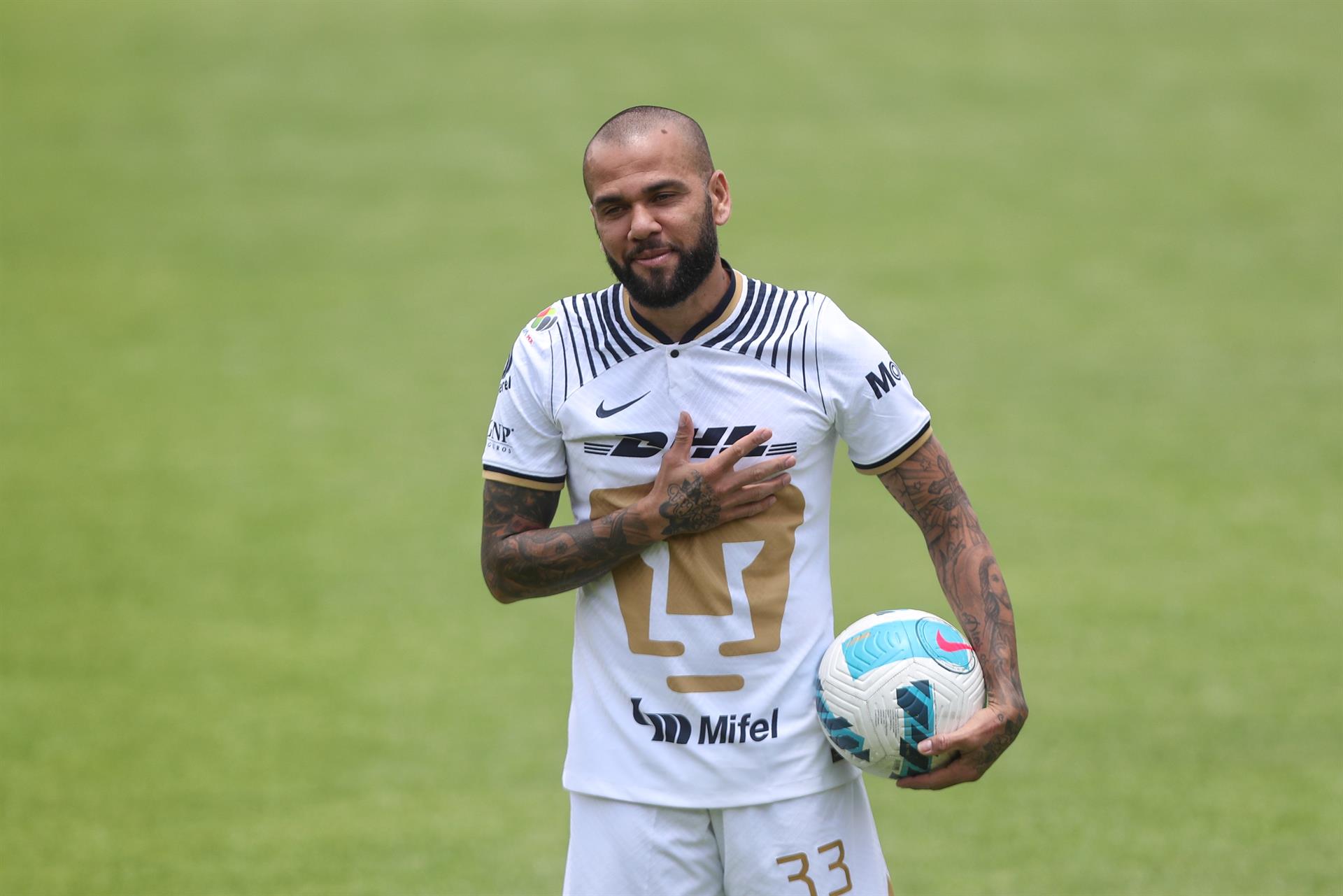 Dani Alves? A 39-year-old player is not that good in sporting terms"
