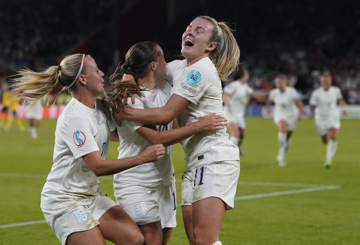 Inglaterra atropela a Suécia e está na final da Eurocopa Feminina