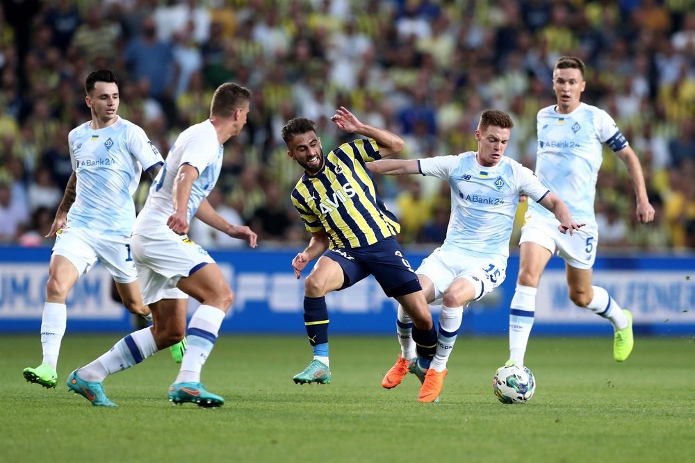 Duras sanciones al Fenerbahçe por cánticos a favor de Putin ante el Dinamo de Kiev. EFE