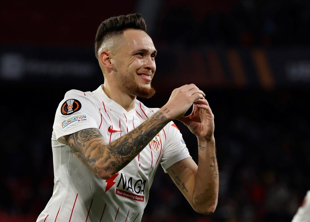 El jugador argentino del Sevilla Lucas Ocampos celebra un gol, en una foto de archivo. EFE/Julio Muñoz