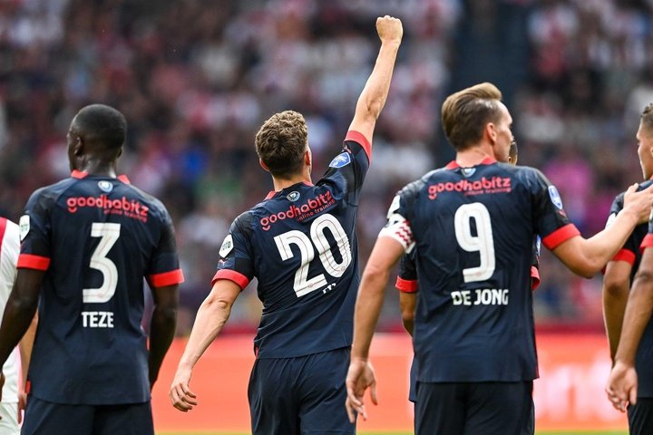 PSV vence a Supercopa em um duelo de oito gols contra o Ajax