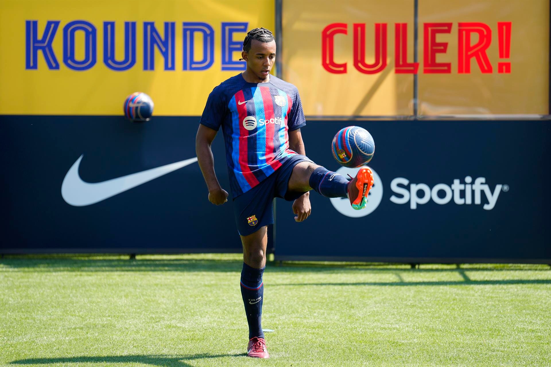 Barca violating FFP rules. EFE