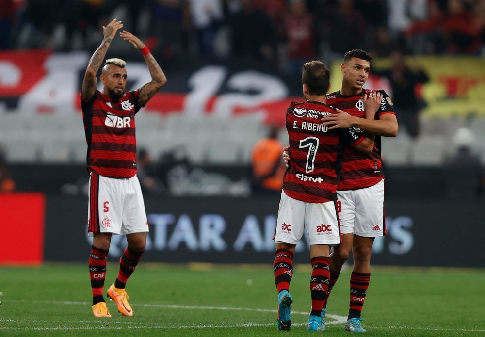 De Arrascaeta y Gabigol desquician a Corinthians. EFE