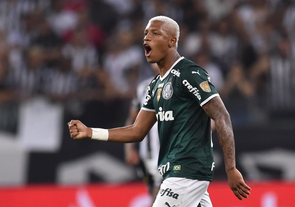 Danilo é liberado pelo Palmeiras e deve assinar com clube da Inglaterra. EFE