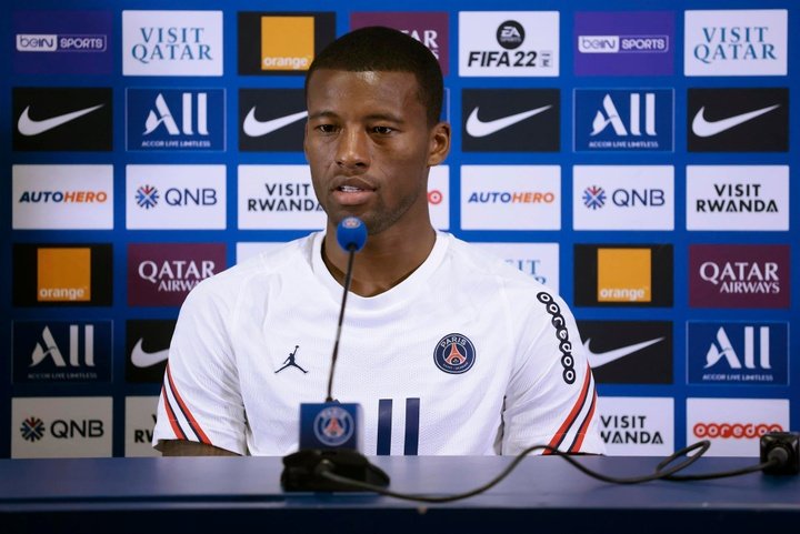 Wijnaldum arrives in Italy to sign for Roma
