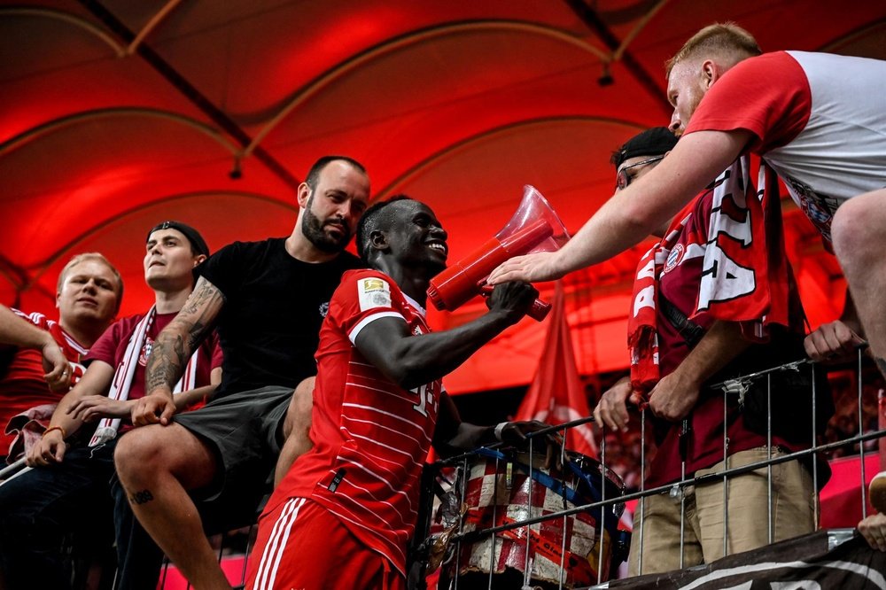 Bayern Munich start the Bundesliga with a 1-6 win over Frankfurt. EFE