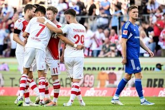 El Schalke 04 regresa a la Bundesliga con derrota. EFE