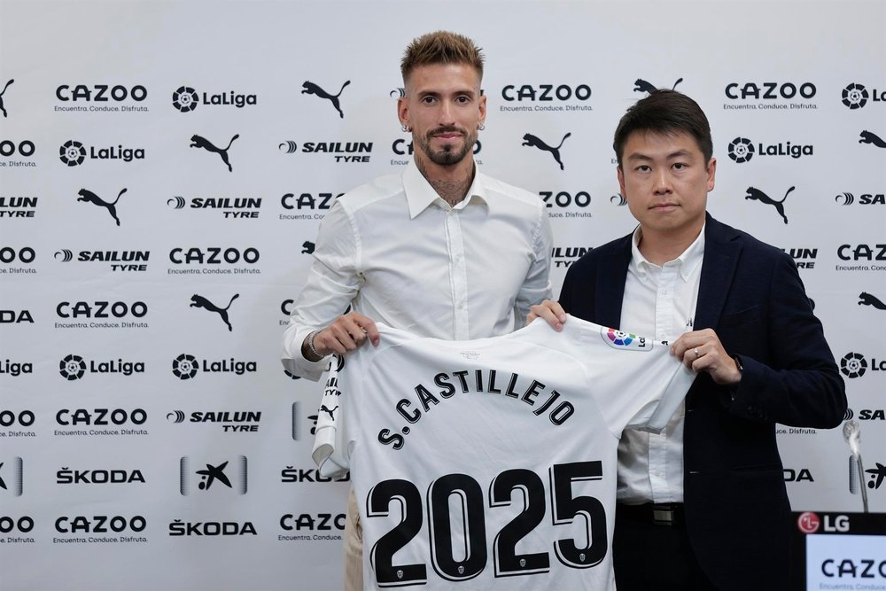 La lista provisional de los dorsales del Valencia: Castillejo se queda el '11'. EFE