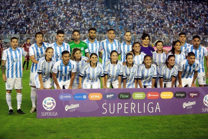 Atlético Tucumán comparte el liderato con Gimnasia La Plata. EFE