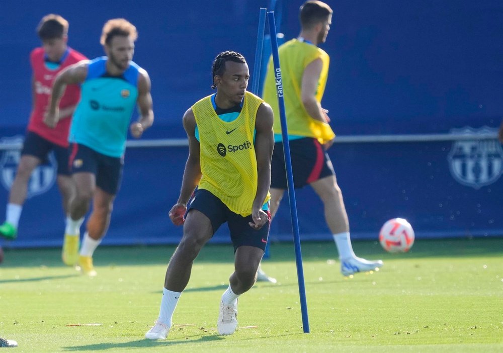 Xavi still count on Depay and Aubameyang. EFE