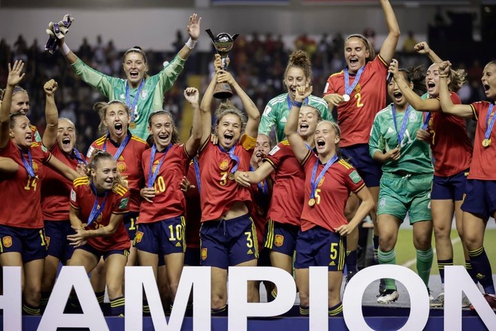 Las campeonas del Mundial Femenino Sub 20, recibidas en Madrid con honores