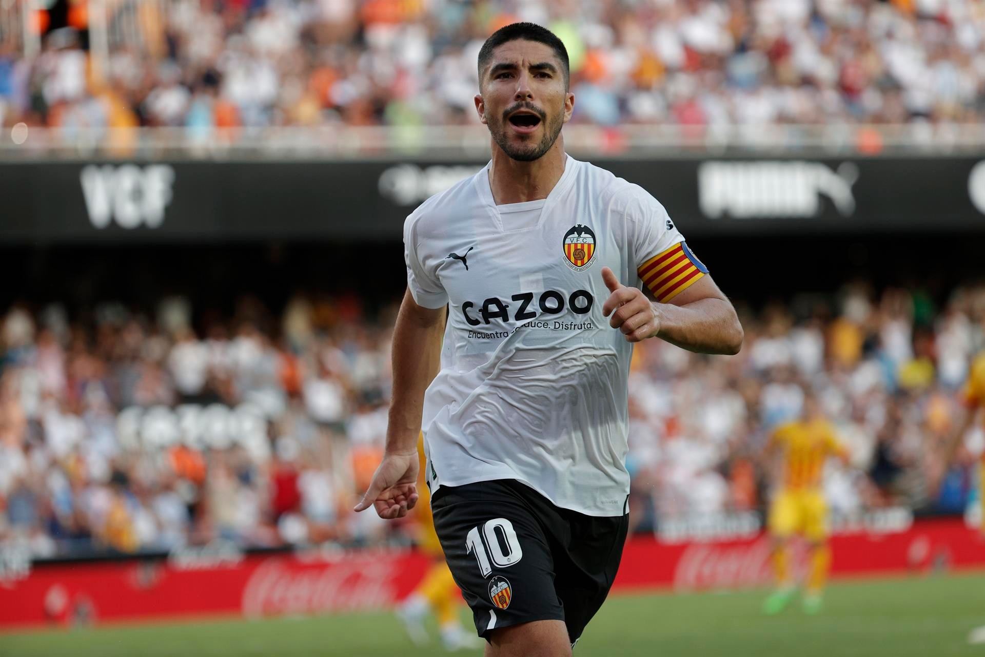 West Ham midfielder Carlos Soler eyes Valencia return