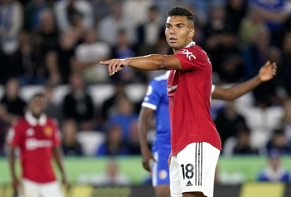 Rio Ferdinand lamenta a situação de Casemiro no United. EFE