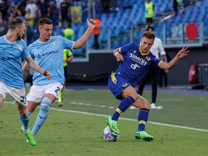 Lazio volta a vencer e cola no G4 da Serie A. EFE